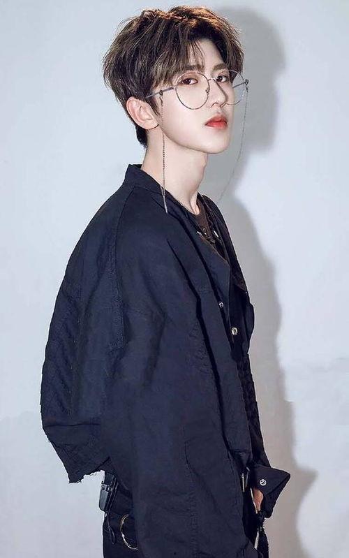 爱豆吃瓜娱乐酱蔡徐坤,从偶像到吃瓜达人,揭秘爱豆的娱乐生活  第3张 爱豆吃瓜娱乐酱蔡徐坤,从偶像到吃瓜达人,揭秘爱豆的娱乐生活  第3张