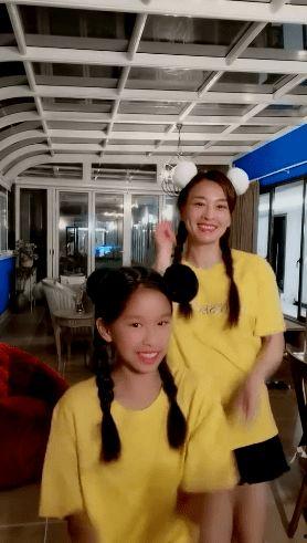 张庭爆料女儿打电话视频,亲情瞬间感动网友  第3张 张庭爆料女儿打电话视频,亲情瞬间感动网友  第3张