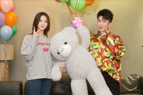 娱乐圈吃瓜拼图,吃瓜群众眼中的明星幕后故事  第2张